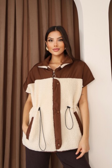 Kadın Ekru Polar ve Kahve Garnili Fermuar ve Cep Detaylı Şişme Mont