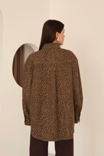 Kadın Kahverengi Leopar Desenli Düğme Detaylı Gömlek Yaka Oversize Ceket