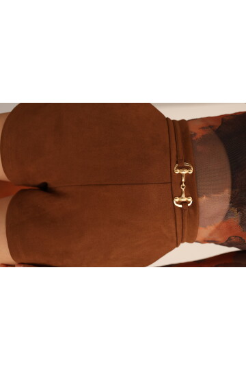 Kahverengi Süet Toka Kemer Detaylı Mini Şort