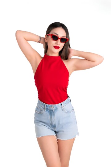 Kırmızı Fitted Vücuda Oturan Boyundan Bağlamalı Bluz | Büzgü Drape Detaylı Paper Touch Örme Kumaş | Kolsuz Esnek Regular Boy