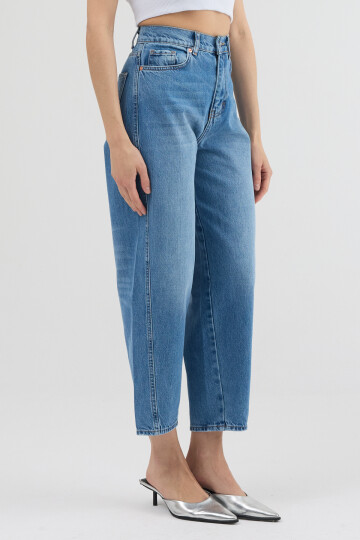 Mavi Yüksek Bel Yıkama Detaylı Rahat Kesim Mom Jean Kot Pantolon