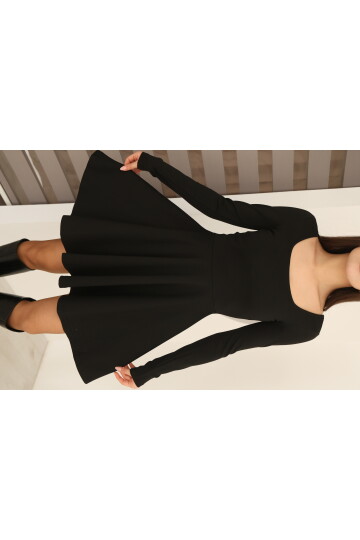 Siyah İnterlok Bel Oturmalı Kare Yaka Kloş Etekli Elbise